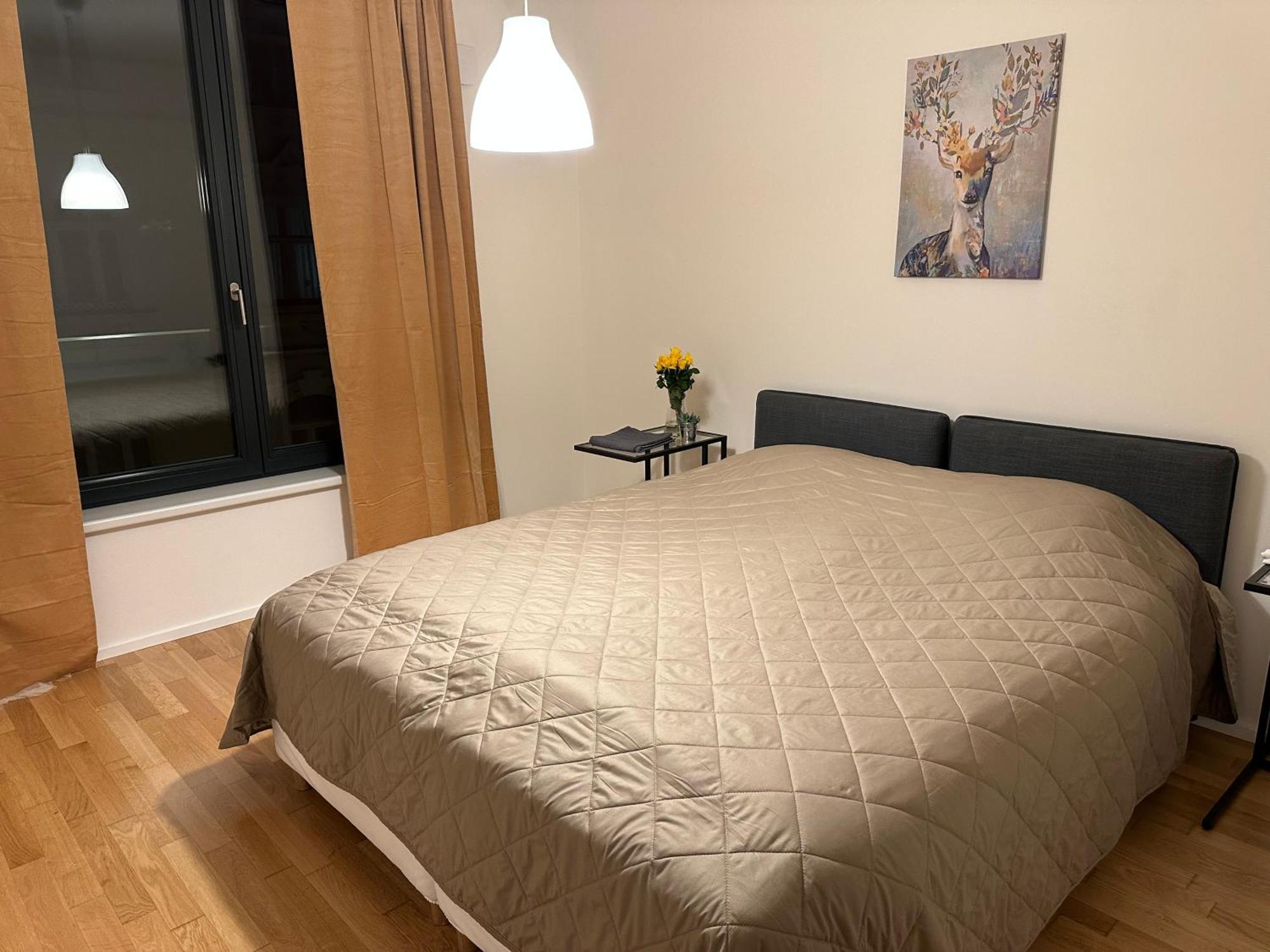 4 Room, 2 Bath, Parking Lägenhet