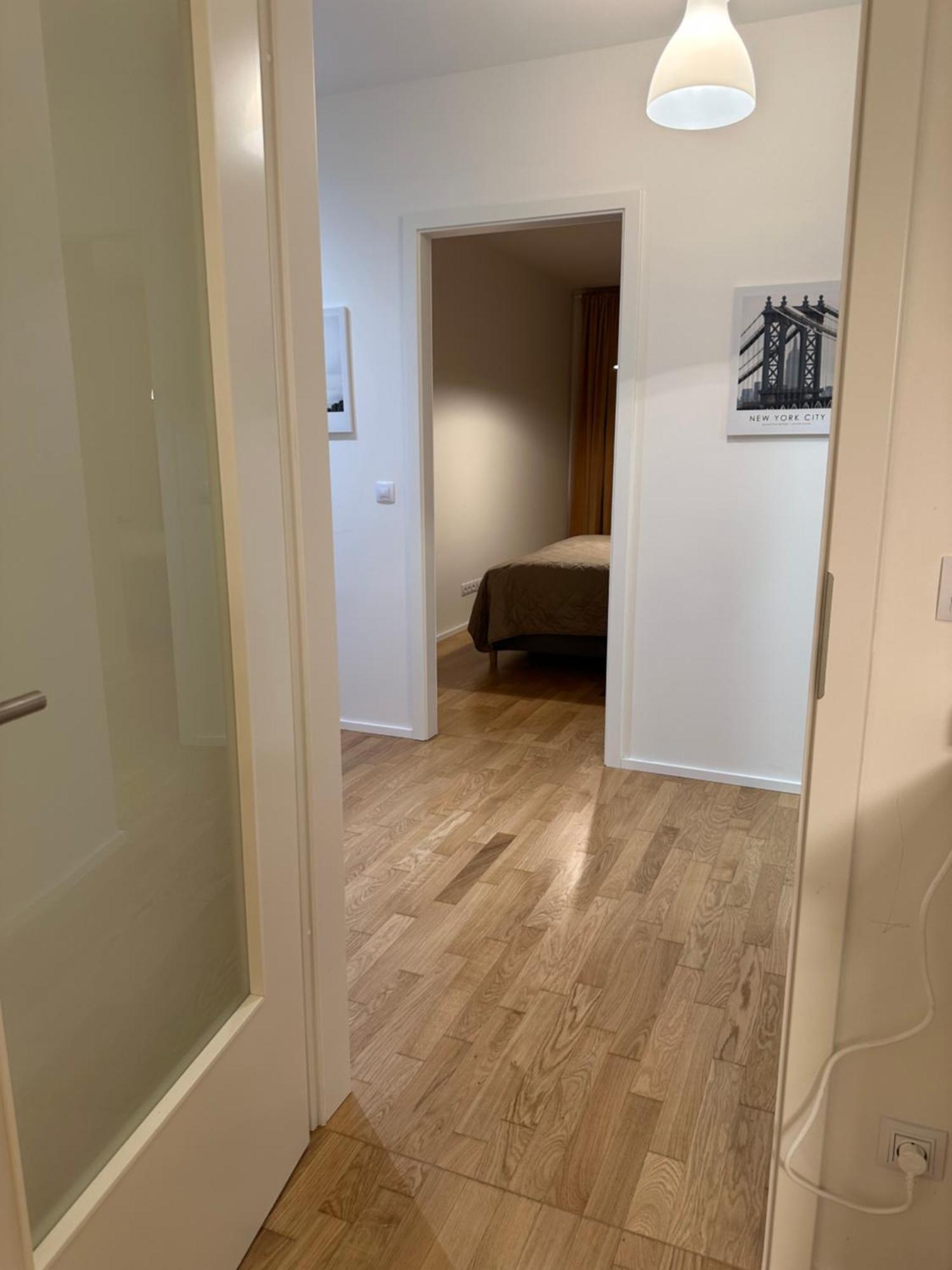 4 Room, 2 Bath, Parking Lägenhet