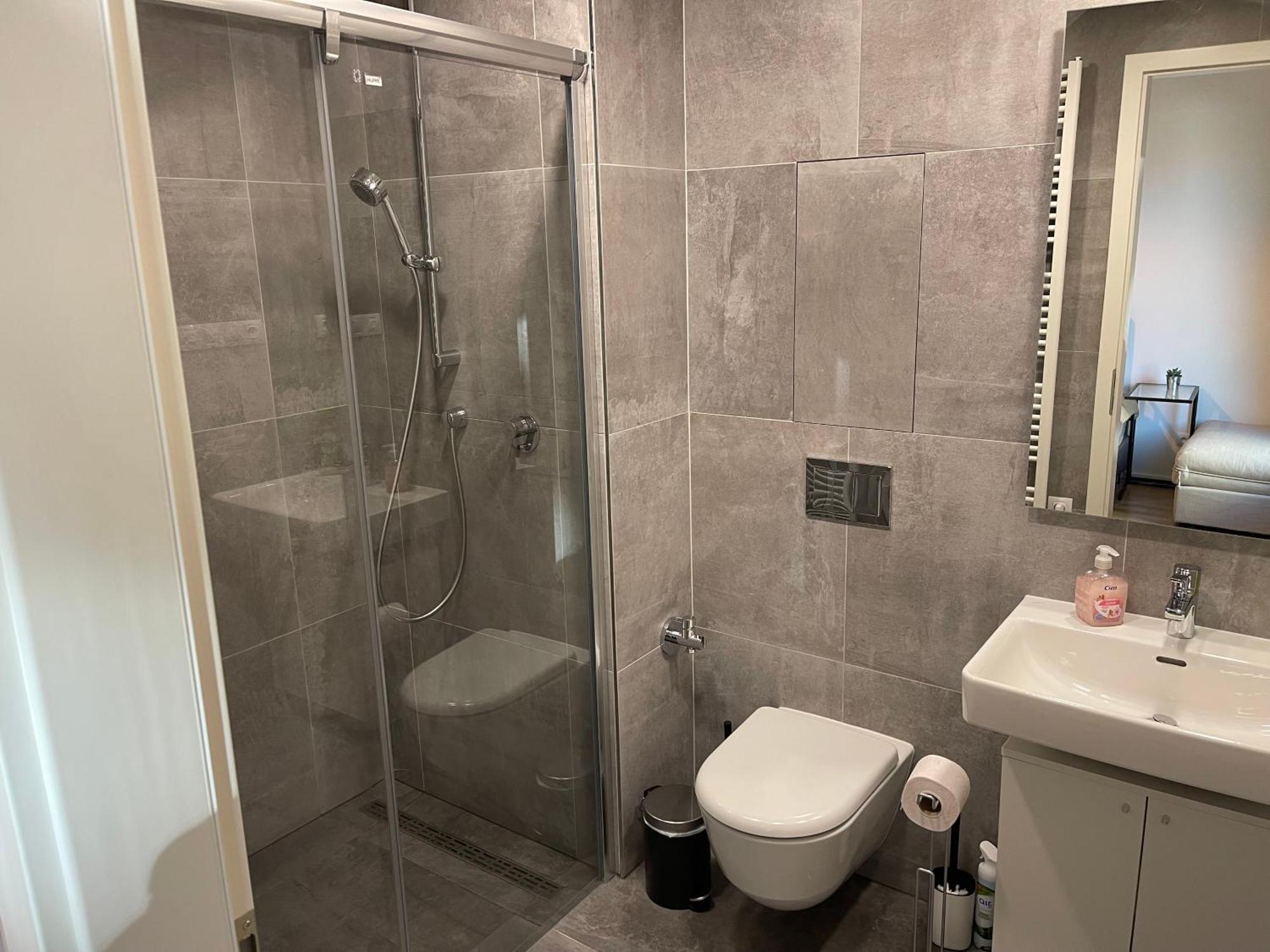 Lägenhet 4 Room, 2 Bath, Parking