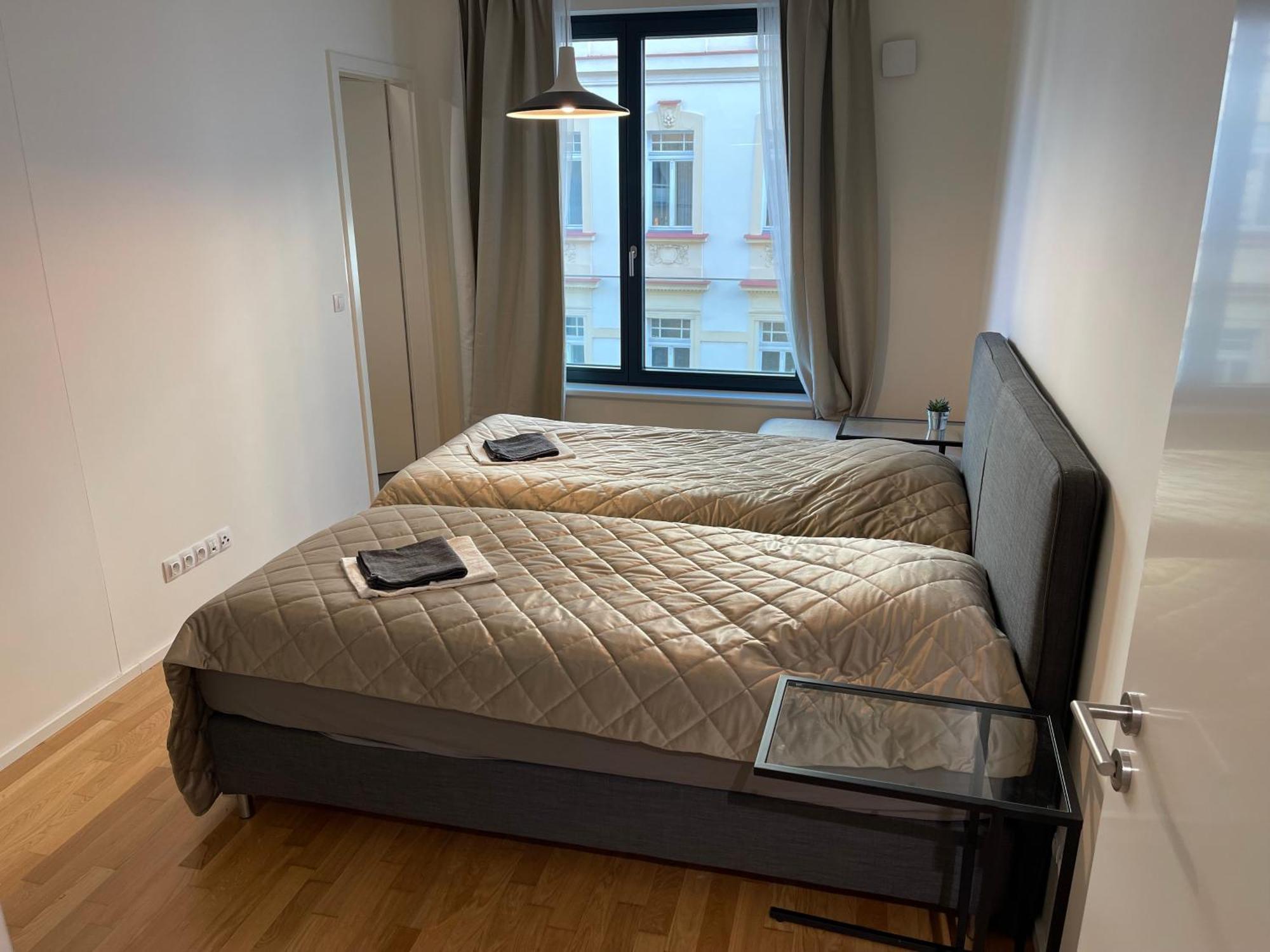4 Room, 2 Bath, Parking Lägenhet *
